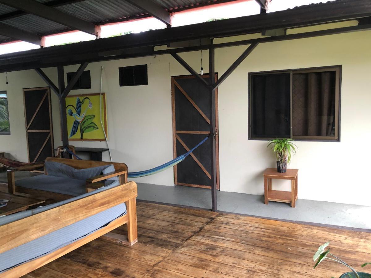 Be My Guest Cabinas Puerto Viejo de Talamanca Exterior photo