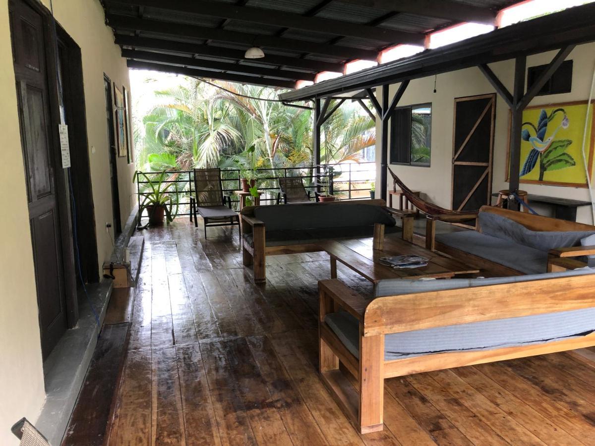 Be My Guest Cabinas Puerto Viejo de Talamanca Exterior photo