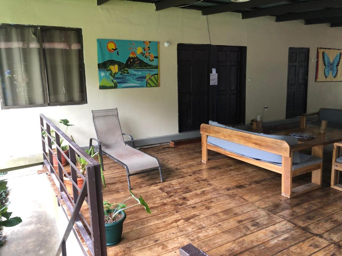 Be My Guest Cabinas Puerto Viejo de Talamanca Exterior photo