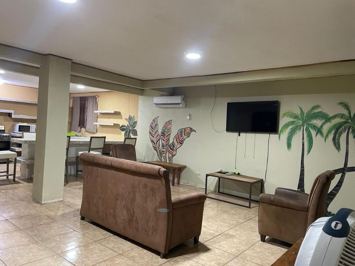 Be My Guest Cabinas Puerto Viejo de Talamanca Exterior photo