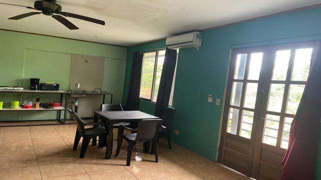 Be My Guest Cabinas Puerto Viejo de Talamanca Exterior photo
