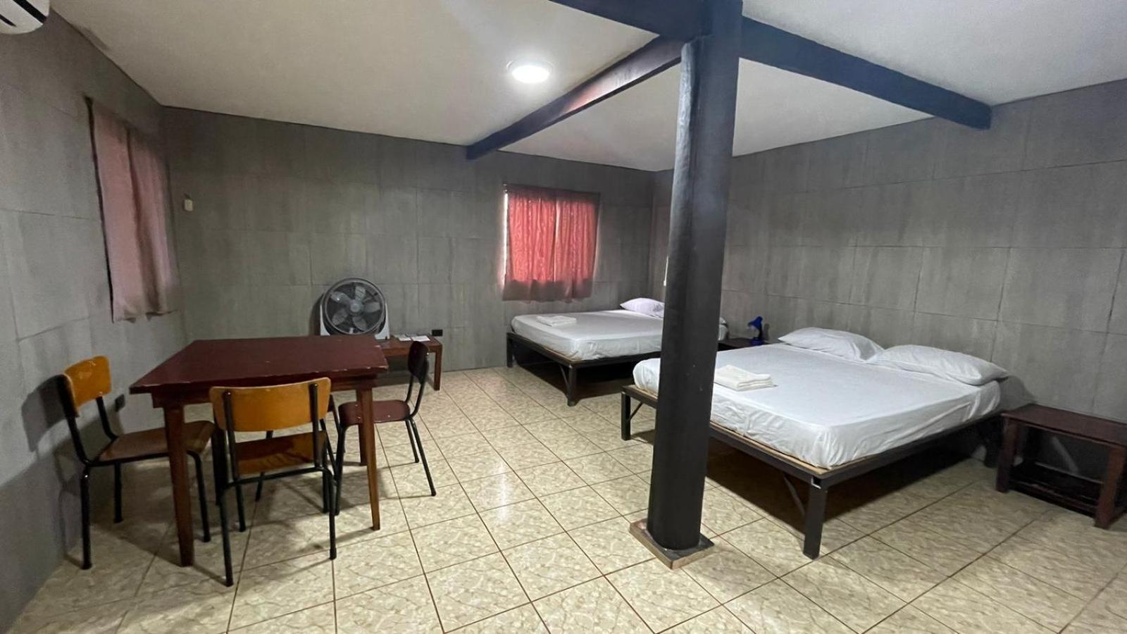 Be My Guest Cabinas Puerto Viejo de Talamanca Exterior photo