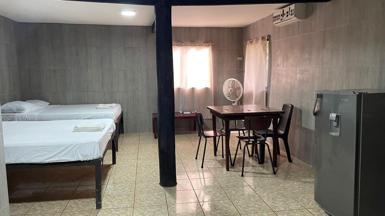 Be My Guest Cabinas Puerto Viejo de Talamanca Exterior photo