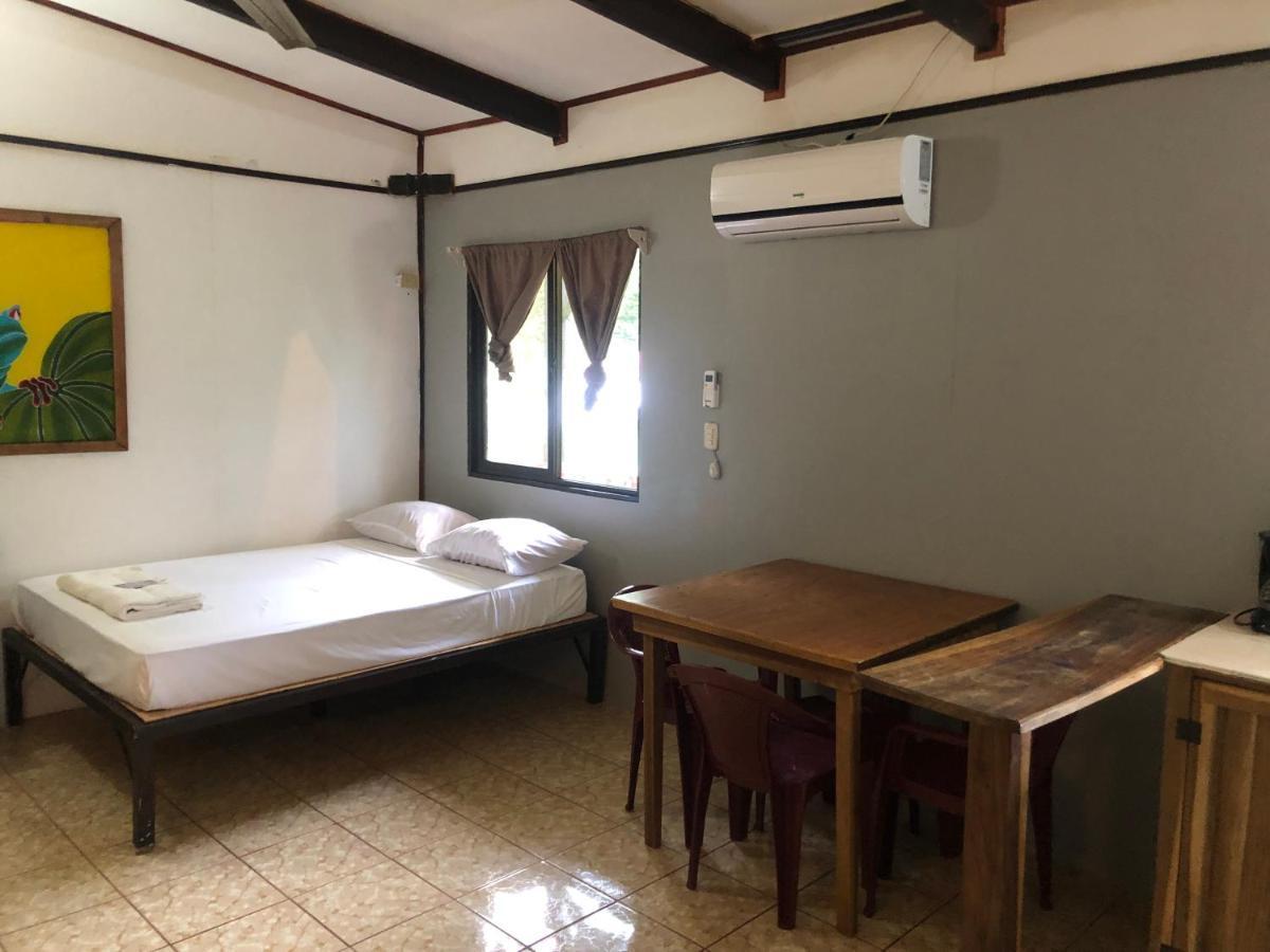 Be My Guest Cabinas Puerto Viejo de Talamanca Exterior photo