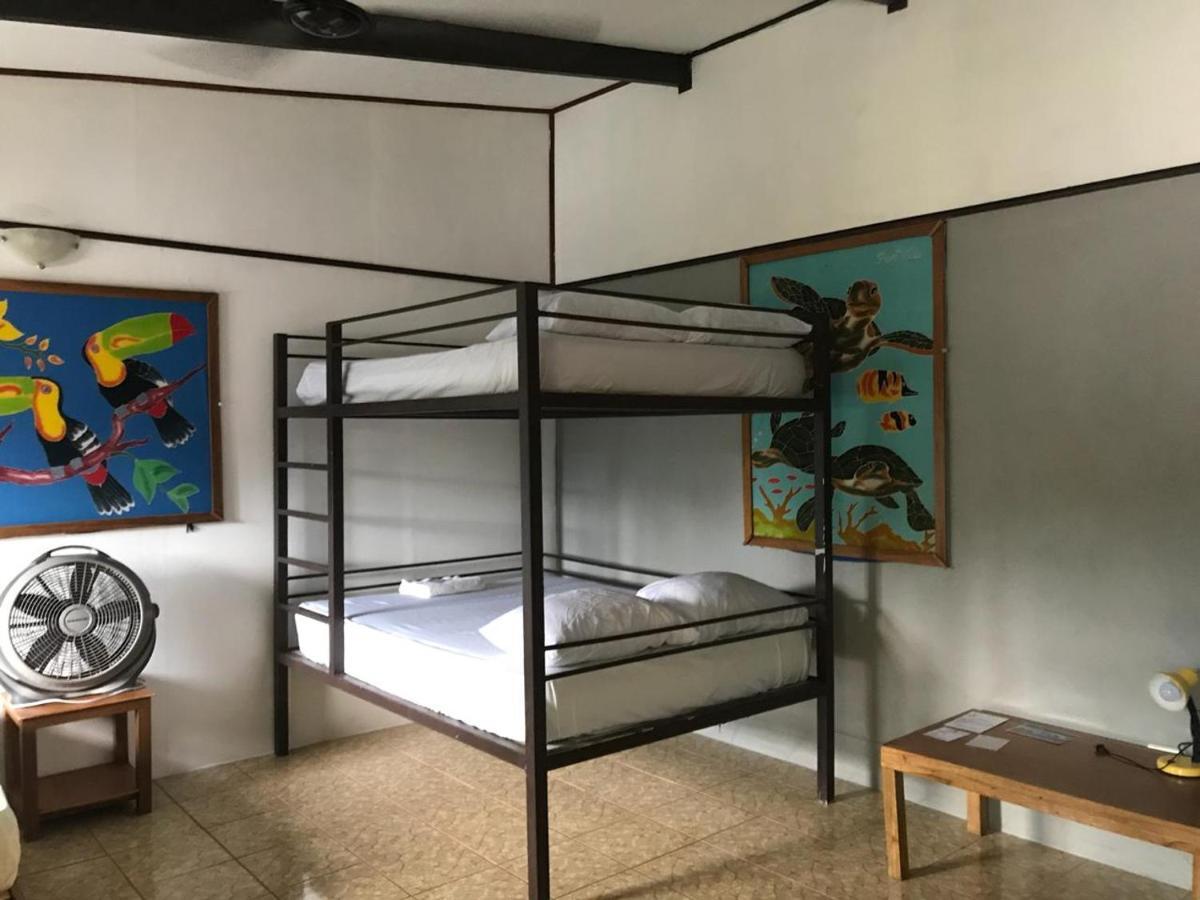 Be My Guest Cabinas Puerto Viejo de Talamanca Exterior photo